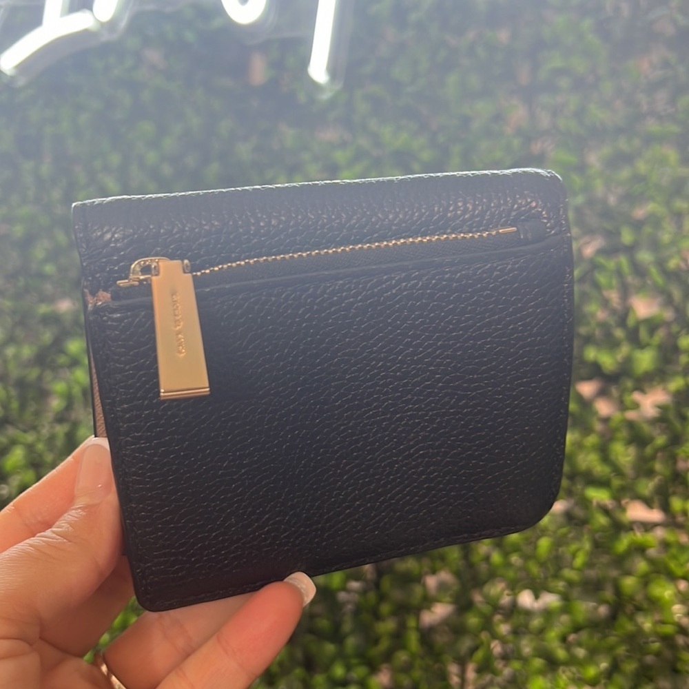 Michael Kors Mercer Carryall Card Case - Picture 4 of 8